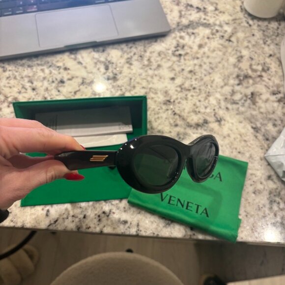 Bottega Veneta  New Entry Oval Sunglasses - Picture 4 of 7